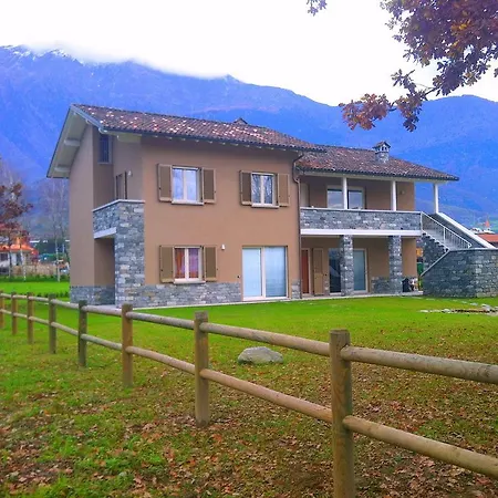 On The Lake Apartman Colico